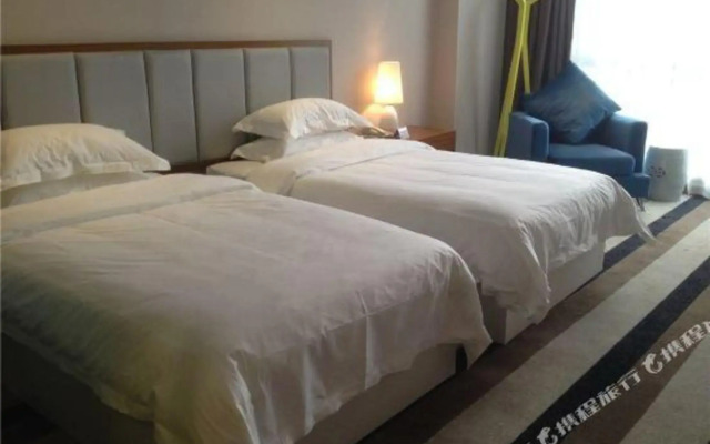 Super 8 Kaifeng City Government