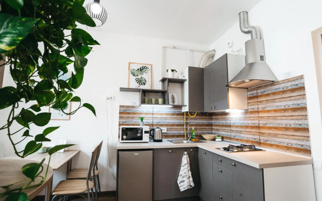 "Green Oasis Apartment"