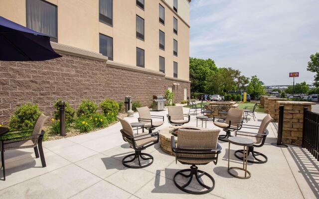 Hampton Inn & Suites Pittsburgh/Harmarville