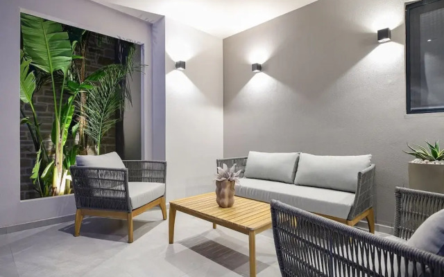 Bella Casa - Newly Built Designer Villa