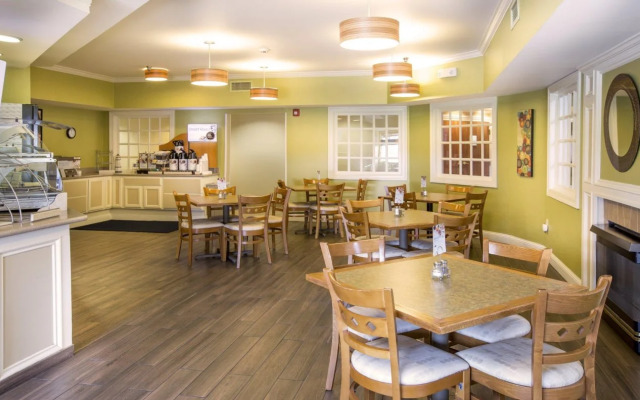 Holiday Inn Express & Suites St Joseph by IHG