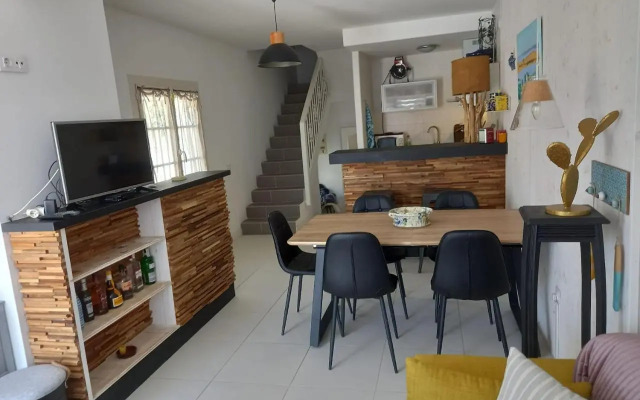 House with free parking, barbeque air conditioning