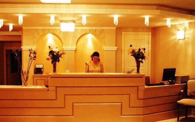 Oasis Hotel