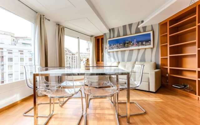 Luminous 2 Bedroom Next to Sagrada Familia