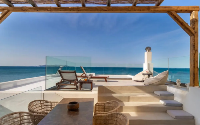 Wave Suite By the Sea