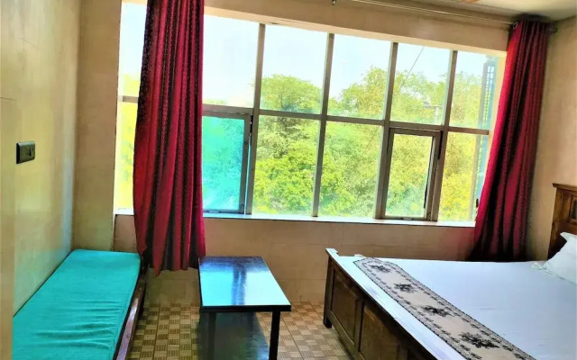 Shamim Residency Near Nizamuddin Dargah