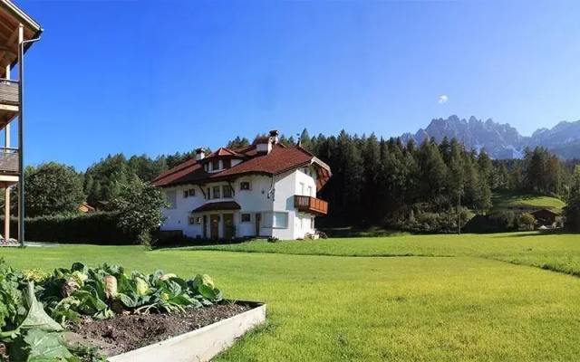 Garni - Hotel Am Burghuegel