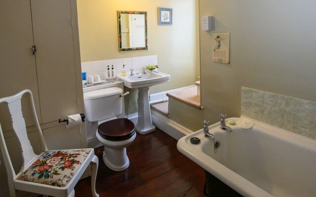 Charming 2-bed House Near Westlinton, Carlisle