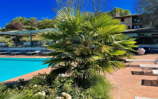 Spoleto-poolside-sleeps-20pool, Jacuzzi, Gardens - Spectacular Grounds