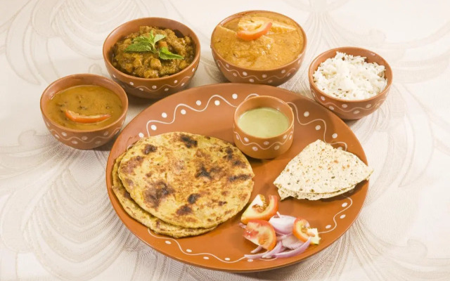 Hotel Tri-Lok Palace