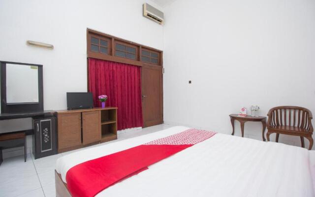 OYO 759 Hotel Dewi Sri