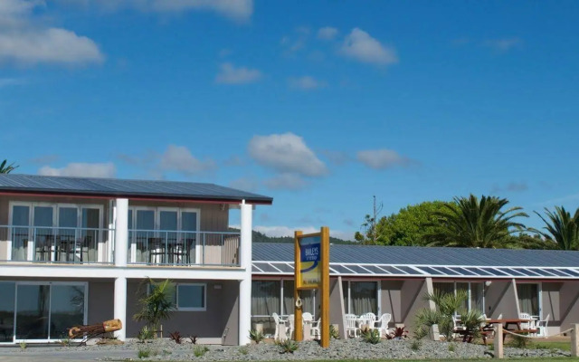 Bailey's At The Beach Motel