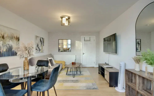 Southsea Apartment-Parking-Pool-Hot tub