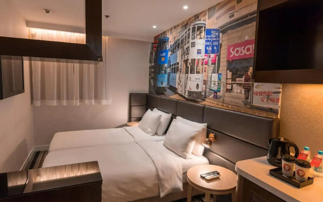 Dash Living On Hollywood