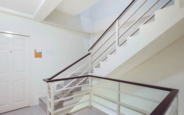 OYO 995 Blue Cafe Apartment
