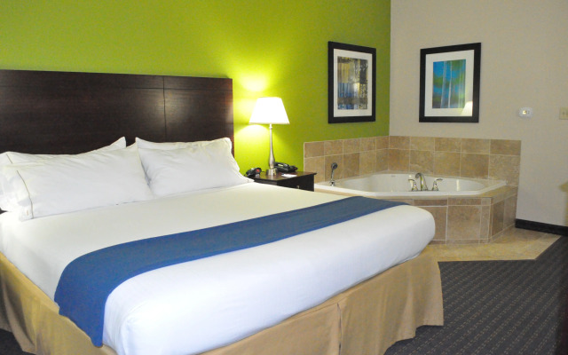 Holiday Inn Express & Suites Knoxville-Farragut, an IHG Hotel