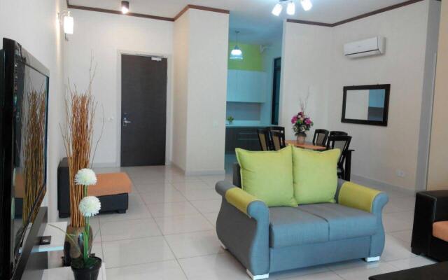 The Light Waterfront Vacation Home