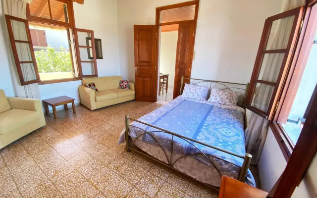 Dusk Apartments with Stunning Mountain View (Adults Only)