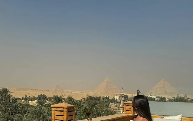 Taj pyramids view inn