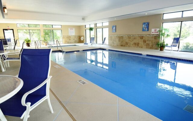 Holiday Inn Express & Suites Delafield by IHG