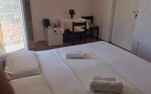 Bjelopera Rooms