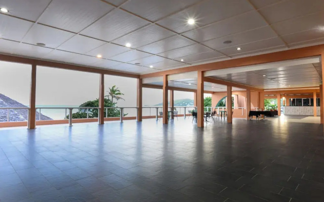 Grapetree Bay Hotel & Villas