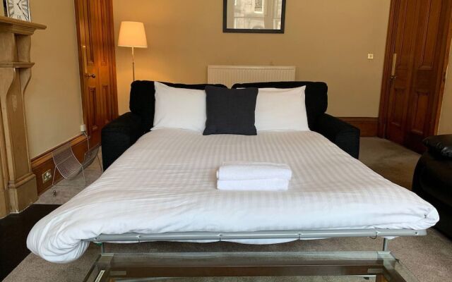 JOIVY Adorable 1 Bed Flat Near West End