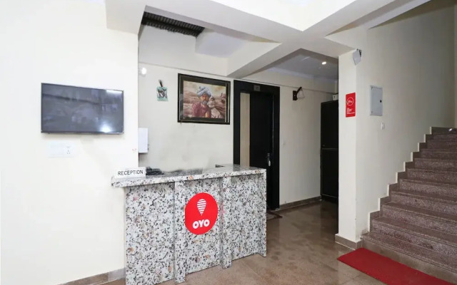 OYO 11877 Royal Residency