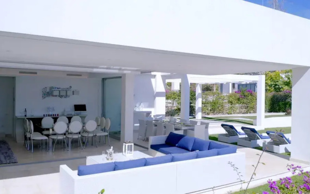 La Finca Luxury Quiet Resort