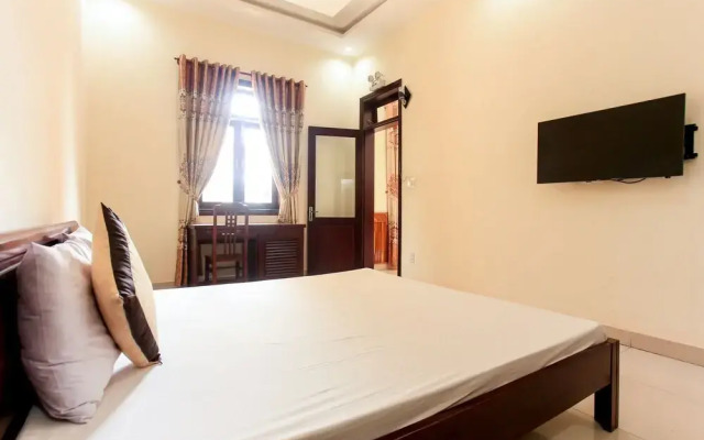 OYO 810 My Khe Hotel