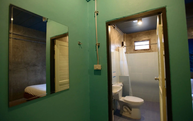 Seabox Khaolak Hostel