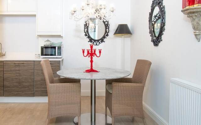 Number Eleven, beautiful 5 star apartment in Deganwy