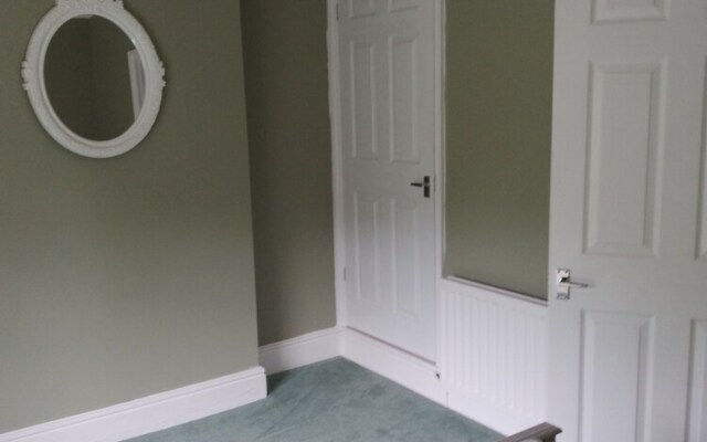 Captivating 2-bed House in Nuneaton