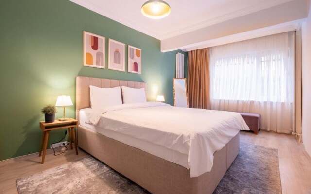 Home With Private Garden Close to Osmanbey Metro