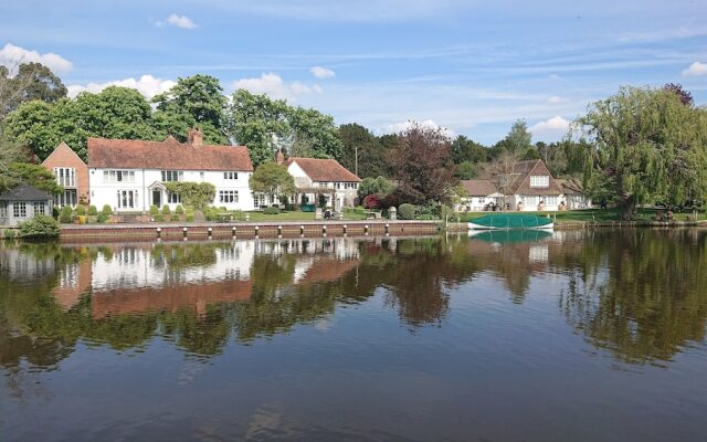 Charming 17th Century 2-bed Cottage in Medmenham