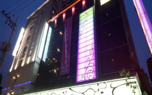 Rainbow Hotel