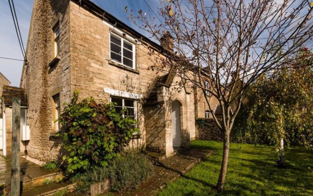 Lovely Cosy Stone Cottage in Tetbury, Cotswolds