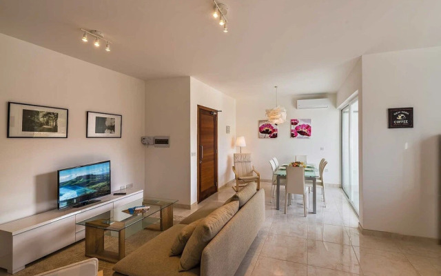 The Hillock North B9