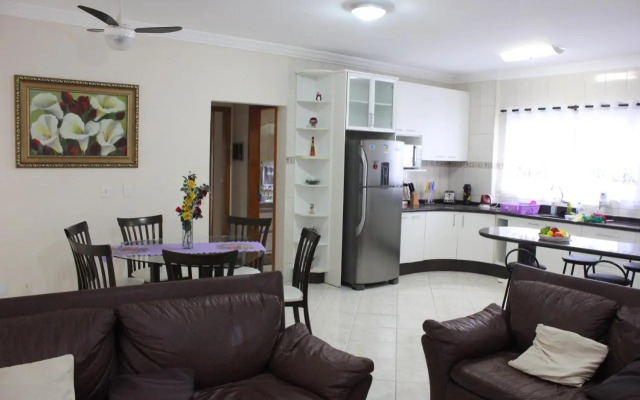 Apartamento em Meia Praia