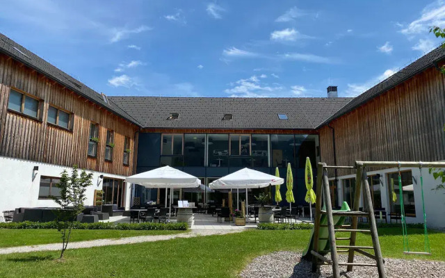 Beautiful Chalet in Obertraun With Garden