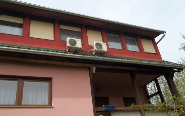 Gadányi Vendégház és Lovarda