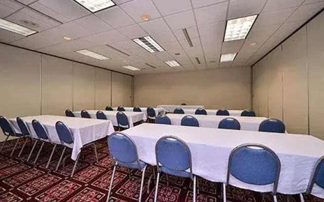 Quality Inn and Suites Beaver Dam