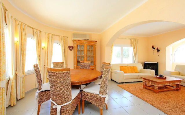 Requesens 166 - Three Bedroom