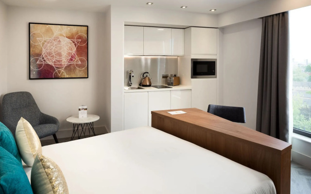 Roomzzz London Stratford
