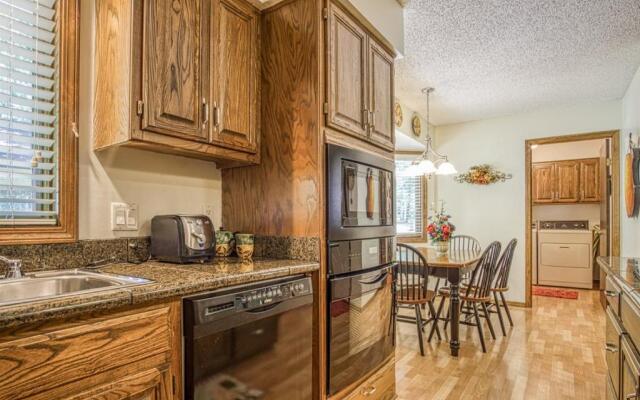 02101 - 1 LaCanada Lane