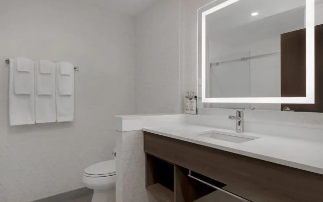 Holiday Inn Express & Suites St.Thomas by IHG