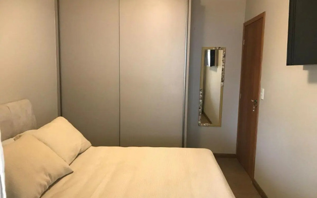 Kit-net à 250 metros da Praia de Mariscal