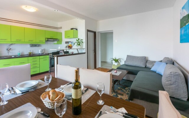 Amazing Apartment in Crikvenica With Wifi and 3 Bedrooms