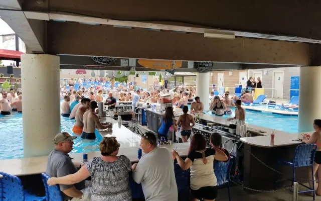 Grand Islander Hotel