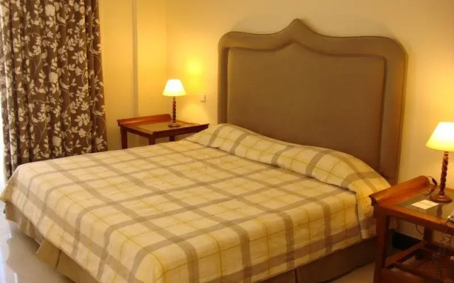 Comer Ionian Palace